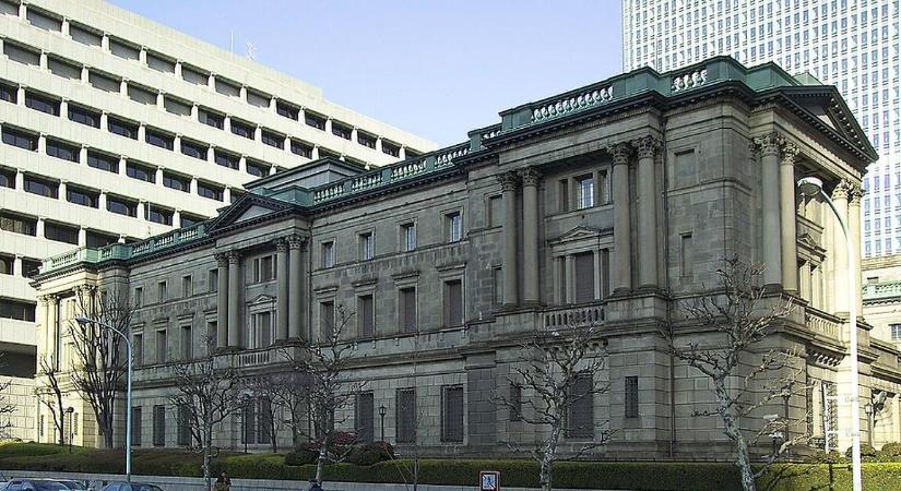 Még nem volt elég a japán jegybank elnökének?