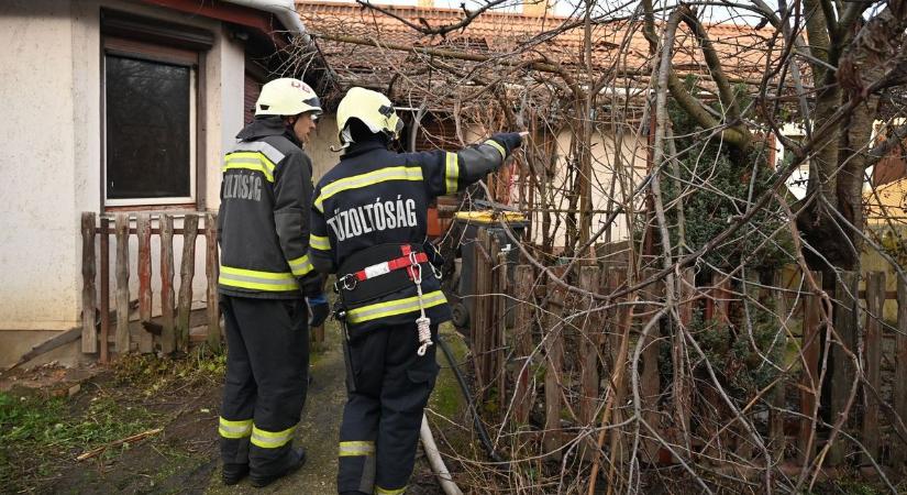 Tragédiák és tűzesetek szenteste napján: 179 tűzoltói riasztás egy nap alatt