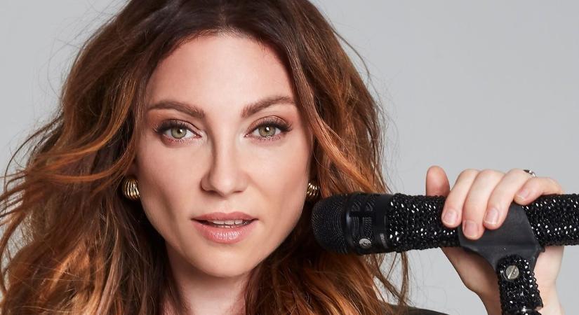 Videón Rúzsa Magdi 2025-ös Arénakoncertje vendégekkel – ajándék az énekesnőtől