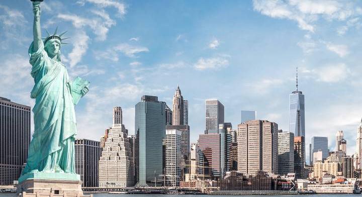 Ettől igazán szimbolikus a Szabadság-szobor: a lábánál keresd a fontos részletet