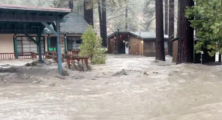 Villámárvizet okozott a heves esőzés Kaliforniában, szükségállapotot hirdettek