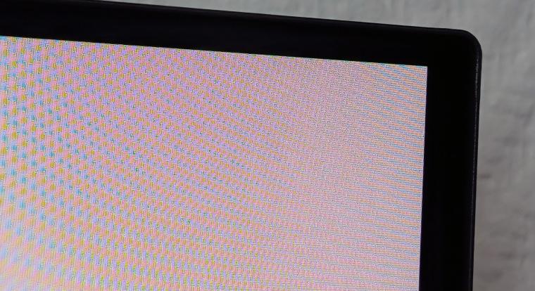 Az OLED túlélte a kínzást, az LCD könnyebben adta fel