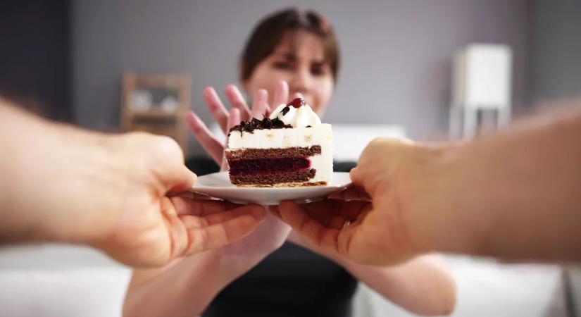 Karácsonyi túlevés: így mondj nemet, ha étellel tukmálnak