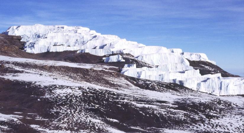 Lezuhant a Kilimandzsárónál egy helikopter, ami cseh turistákat mentett ki a hegyről
