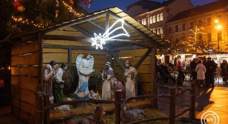 A karácsonyfa Isten ajándékozó szeretetének szimbóluma