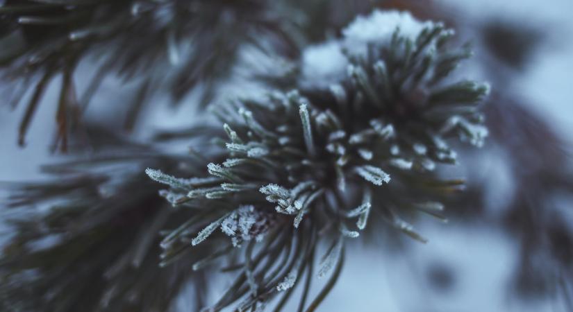 Érezhetően javul az időjárás – pénteken erős szél mellett kitisztulhat az ég