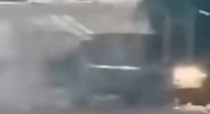 Kis híján tönkretette a karácsonyt a driftelő ladás