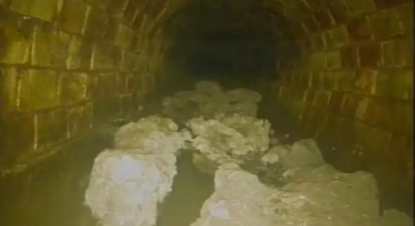 Száztonnás zsírhegy torlaszolja el a csatornahálózatot Londonban