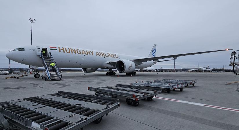 Egyéves a Hungary Airlines, megérkezett a 777-ese Budapestre