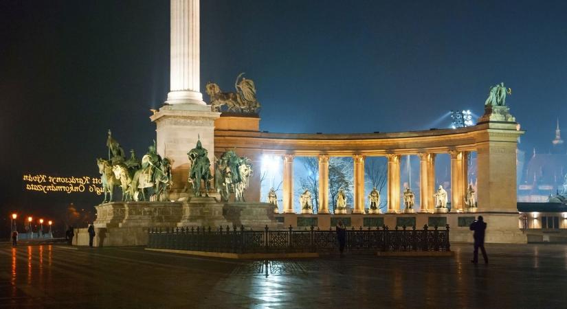 Elvitték a Hősök tere szobrait, döbbenetes melyik magyar településre szállították őket