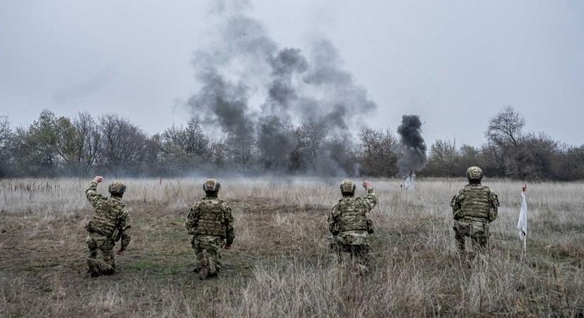 Robbantani tudni kell: éles műszaki kiképzésen a katonák (fotók)