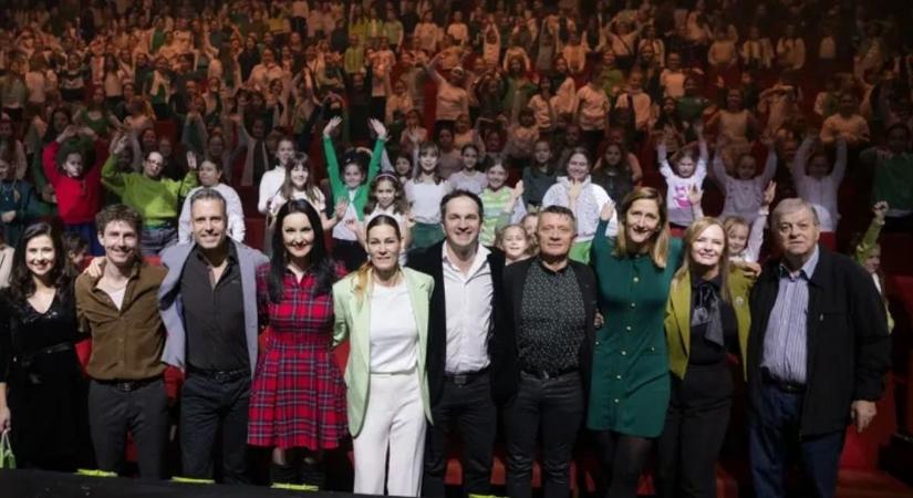 A győri színházzal közösen ünnepelte a karácsonyt az Audi ETO utánpótlása