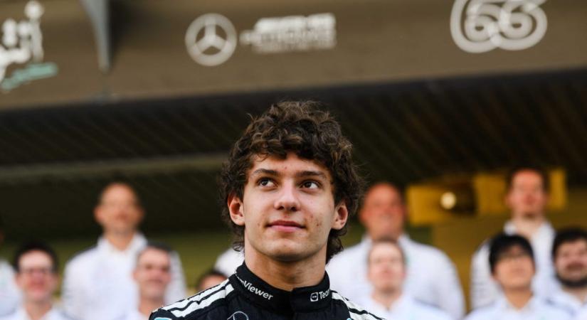 Beteg gyerekek karácsonyát varázsolta szebbé a Forma-1 idei legjobb újonca