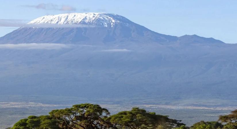 Lezuhant a cseh turistákat mentő helikopter a Kilimandzsárón, öten meghaltak