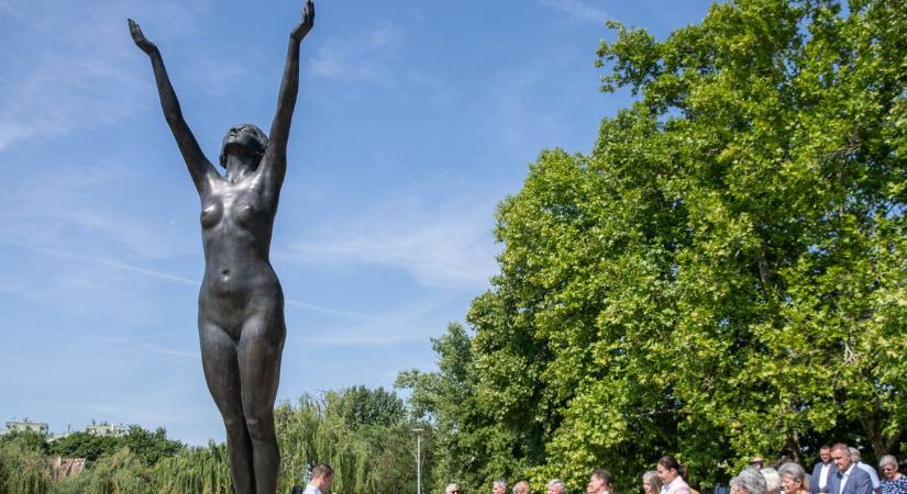 Új szoborral bővült a Csónakázó-tó partja