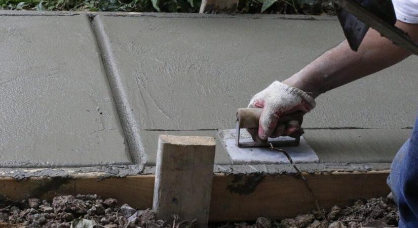 Gyorskötésű keverék előnyei kisebb betonozási munkák során