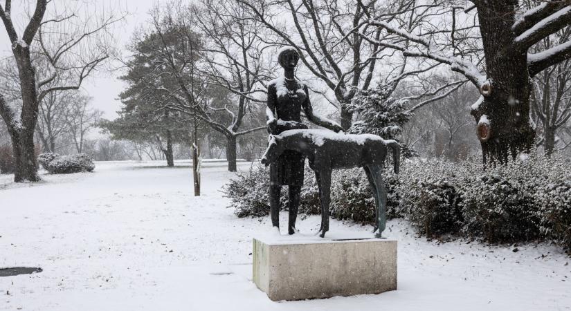 Kemény éjszakai fagyok lesznek, de napközben még kitartanak a plusz fokok