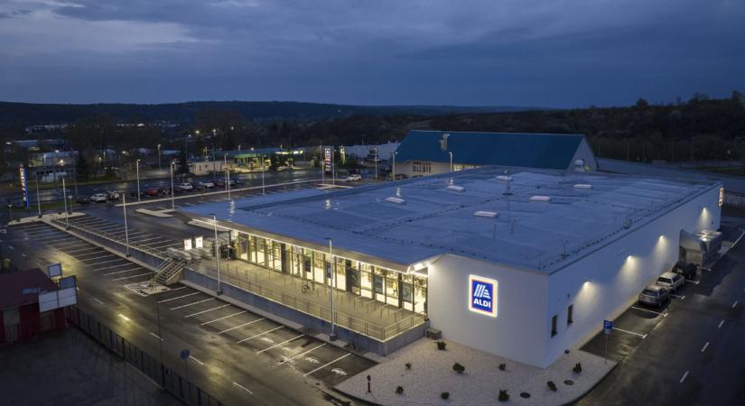 A Magyar Élelmiszerbank 44 000 élelmiszercsomagot állít össze az ALDI első adventi vásárának bevételéből