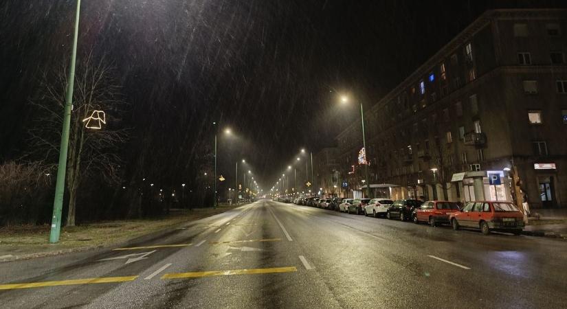 Havazás szenteste Dunaújvárosban: apró pelyhek, nagy öröm