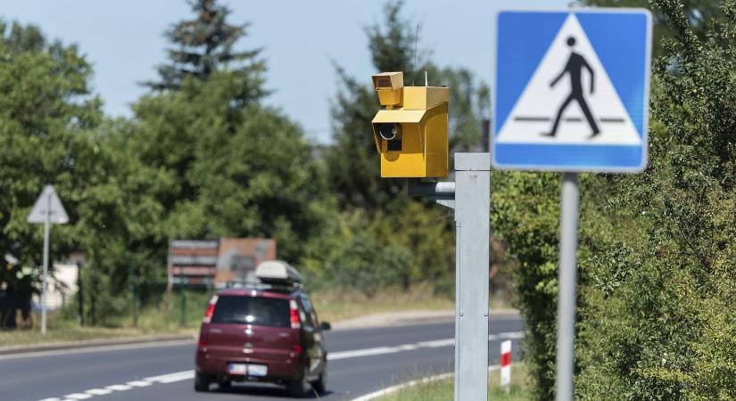 Megdöbbentő felirat jelent meg a traffipaxon, az autósok nem hittek a szemüknek