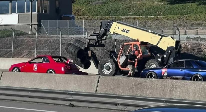 Piros zászló miatt álló Nissan GT-R-eket zúztak le – videó