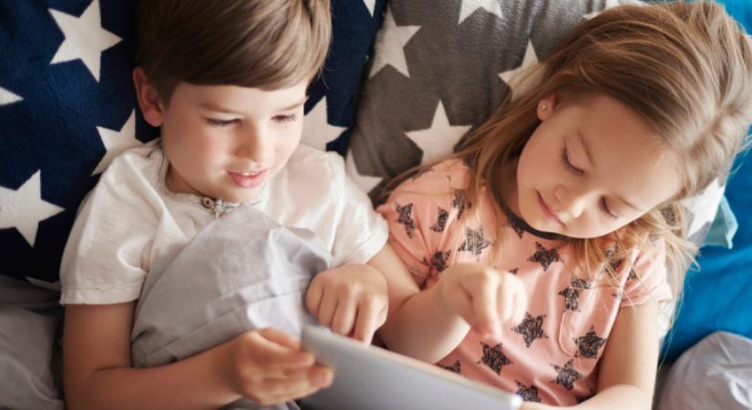 Mennyi képernyőidő fér bele naponta egy gyereknek?