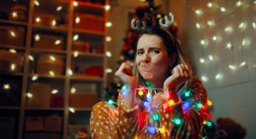 Ha az ünnep szorongást vált ki... Grincsek a karácsonyfa mellett