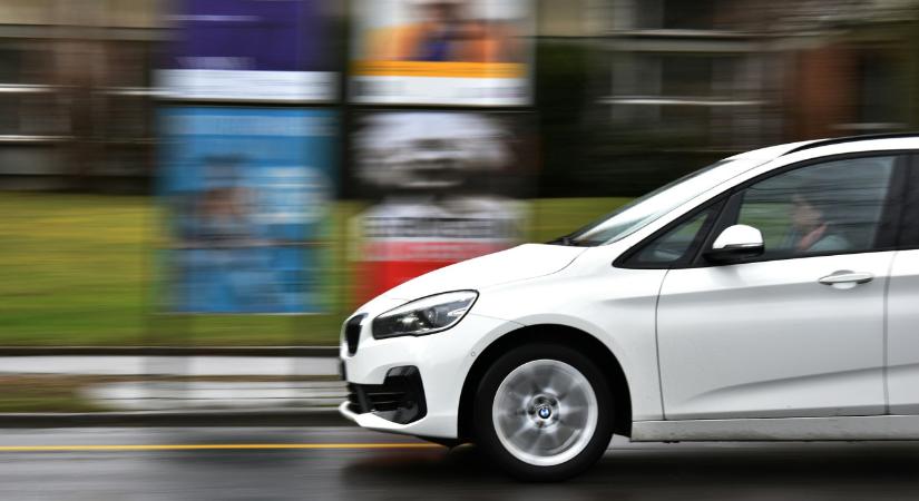 Ha ilyen hang jön a kocsiból, nagy a veszély