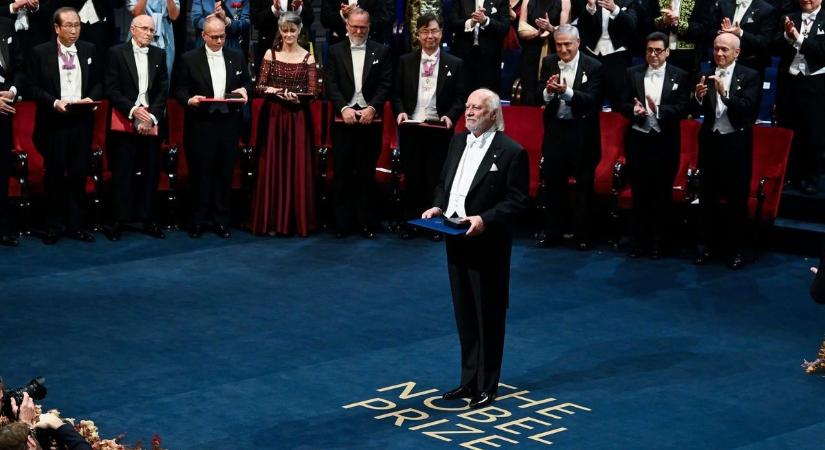 Magyarországnak annyi, mondta Krasznahorkai László, majd Nobel-díjat kapott, és megköszönte Orbán Viktornak