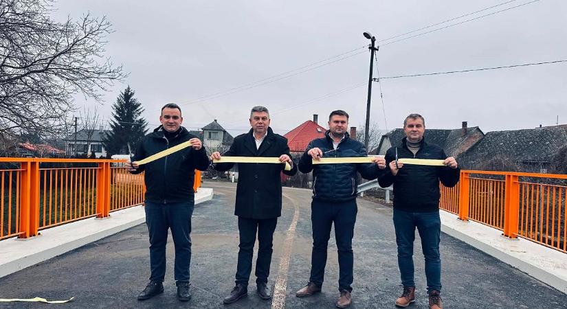 Átadták a forgalomnak a Tesmagra vezető hidat