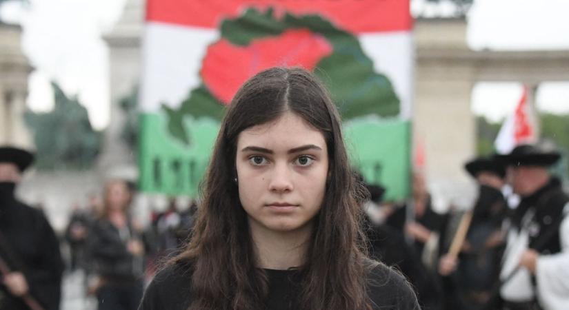 Törvények szorításában, háborús félelemben és katasztrófák árnyékában telt el a határon túli magyar közösségek 2025-ös éve