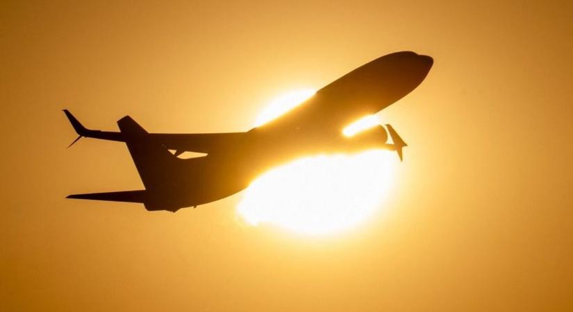 Megérkezett Ferihegyre az új magyar légitársaság óriásgépe: így néz ki a Hungary Airlines Boeing 777-300ERSF repülője