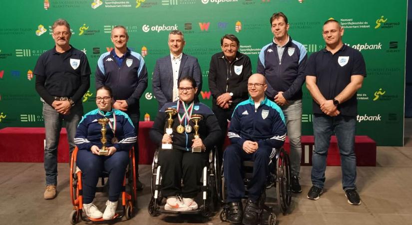 A ZVE kerekesszékes vívói a bajnoki dobogón