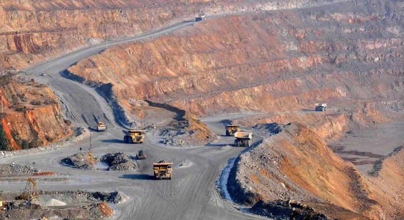 Kína óriási arany- és réz bányát szerzett, kilóra megvette a briteket: ezzel nincs vége, a többi lelőhelyet is magának akarja a Földön