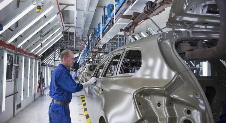 Tömeges létszámleépítés és bezárás sújtja a nagyváradi és borosjenői autógyárakat