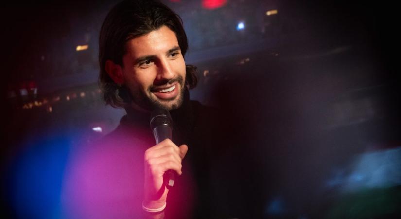 Szoboszlai Dominik családi fotókkal kívánt boldog karácsonyt