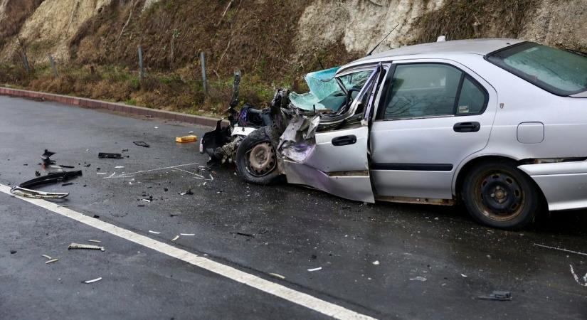 Tragédia: halálos áldozata is van a somogyi, 67-es úton történt balesetnek
