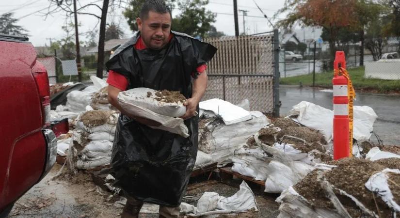 Két halálos áldozata van a Kaliforniában pusztító viharos időjárásnak