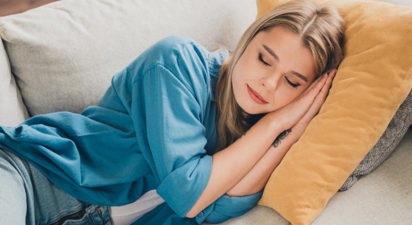 A szundikálás nem mindig ártatlan: komoly probléma is állhat amögött, ha alig tudod nyitva tartani a szemed napközben