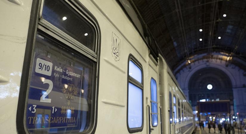 Bombariadó az Ukrajnából érkező vonatokon, utasokat szállítottak le Magyarországon