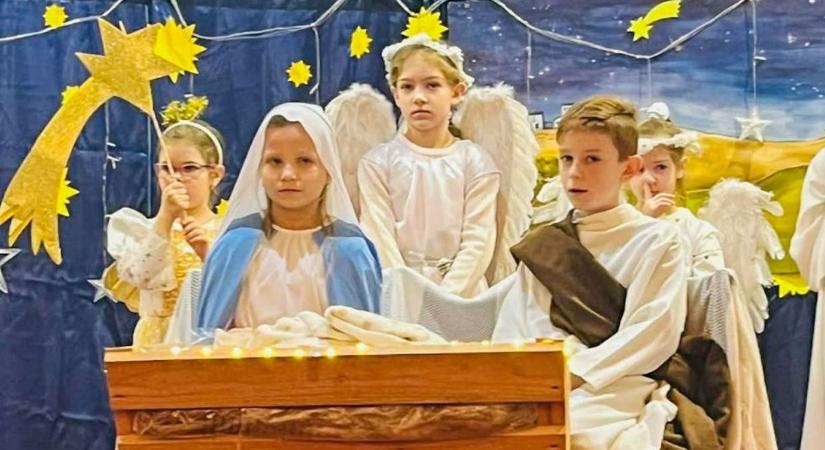 Pásztorjátékkal ünnepelték a Petőfi-telepi gyerekek és felnőttek - fotók