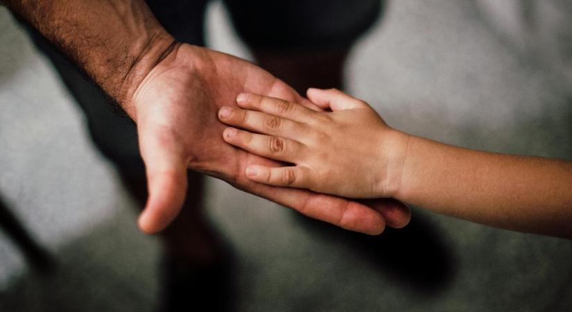 Ezek az árulkodó jelek, hogy érzelmileg elérhetetlen szülő nevelt fel