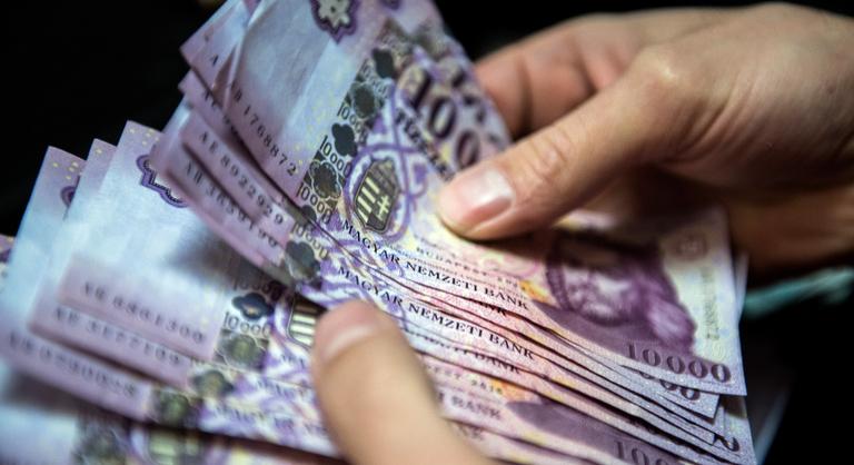 Bejelentette a kormány, 11 százalékkal nő a minimálbér 2026-tól