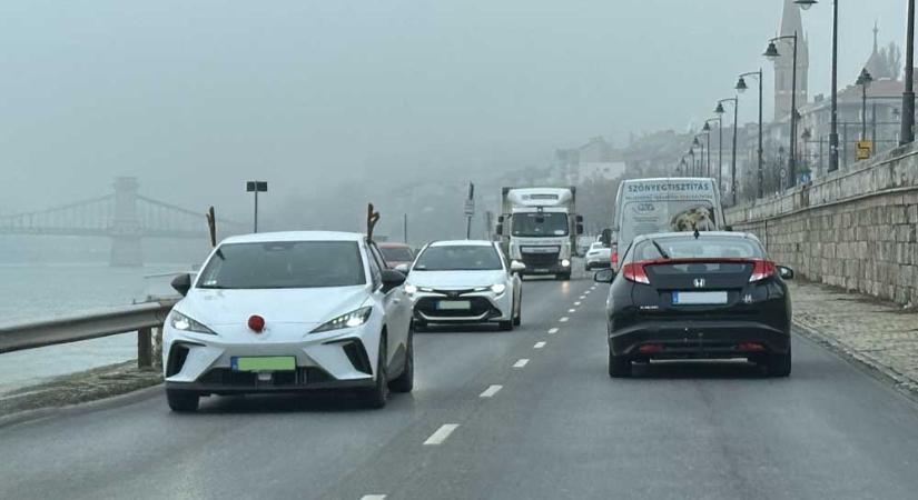 Karácsony este zuhant a budai rakpart köveire egy ember, kötelekkel mentették a tűzoltók