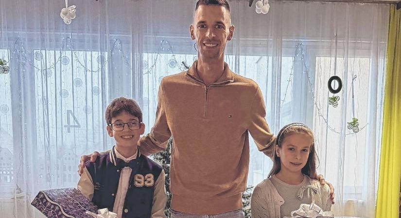 Laptopokat adott karácsonyi ajándékba a képviselő