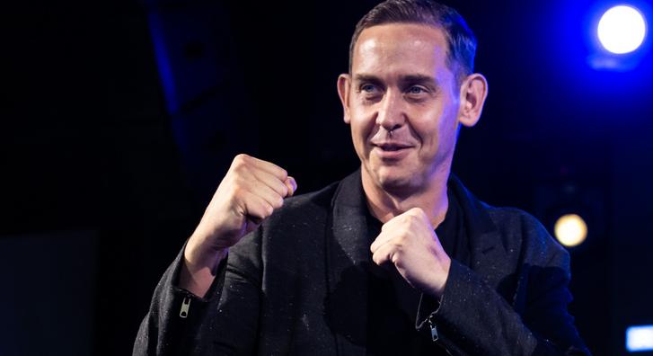 Így ünnepelte Molnár Gusztáv a karácsonyt, jócskán kerekedik már várandós felesége pocakja