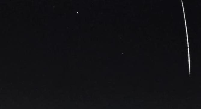 Akár Betlehemben, karácsonyi tűzgömb ragyogott este az égen