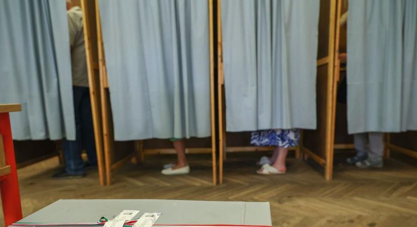 Dulakodás tört ki egy tiszaburai szavazófülkében, amikor kiderült, milyen sokan vannak odabent