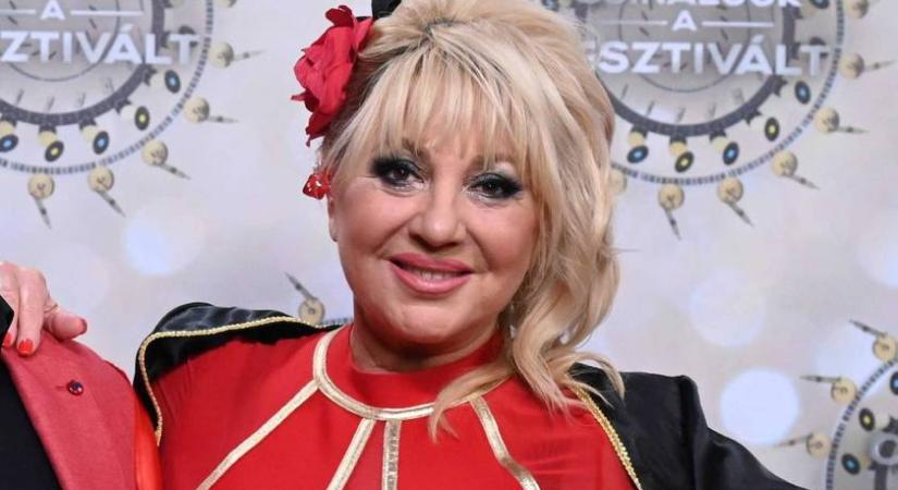 Zoltán Erika és lánya összeöltöztek karácsonyra: a 28 éves Zoé ragyogóan szép az anya-lánya képen