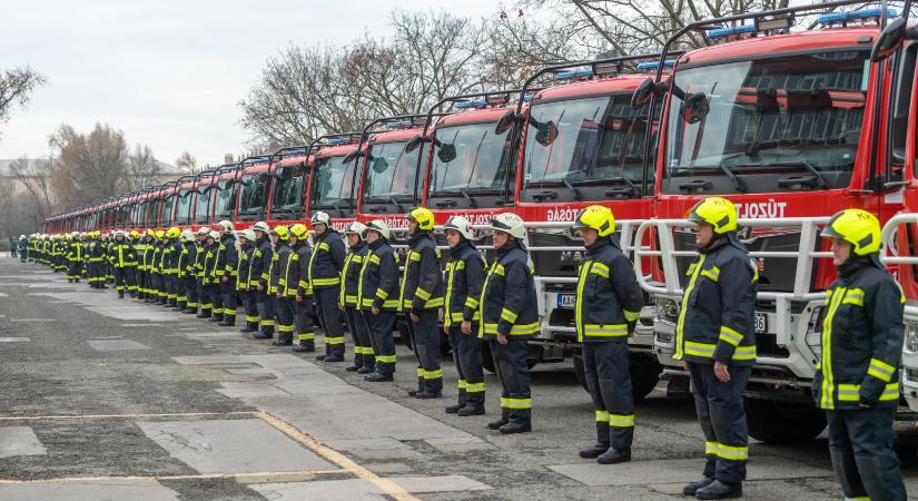 Tűzhelyen felejtett olaj tett lakhatatlanná házakat, de szén-monoxid miatt hívták a tűzoltókat karácsony első napján